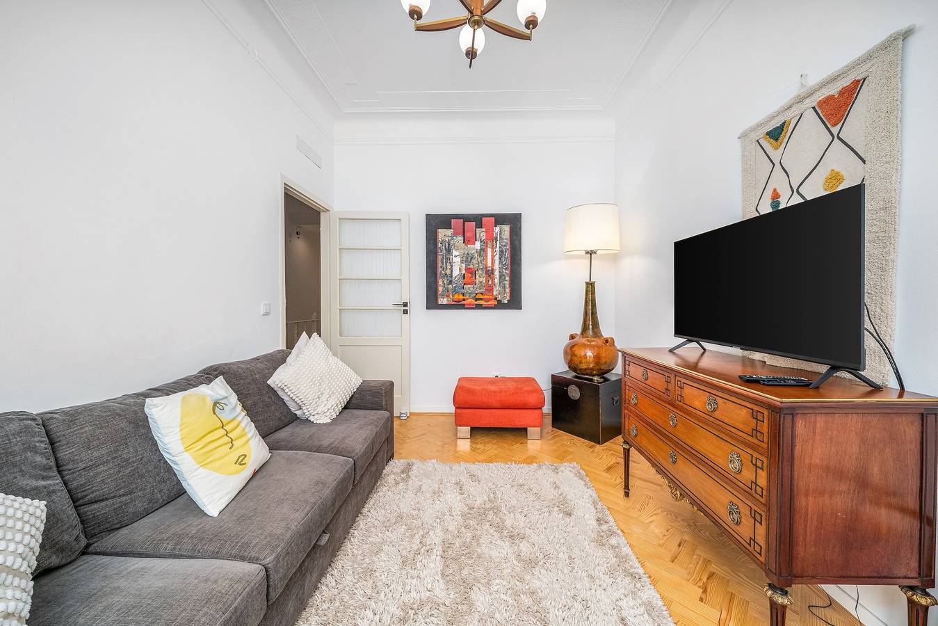 Casa Largo Da Mó: Casa de Férias com Terraço Privado, Wi-Fi e Ar Condicionado in Portimão, Distrito de Faro
