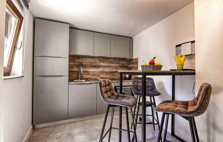 Gemütliche 1-Zimmer-Wohnung mit Terrasse, 200 m vom Strand entfernt in Plaža Morovička, Općina Sveti Filip i Jakov