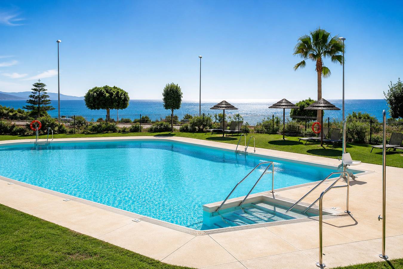 Apartamento entero, 12. La Sabina – pool view apartment in Casares del Mar, Casares