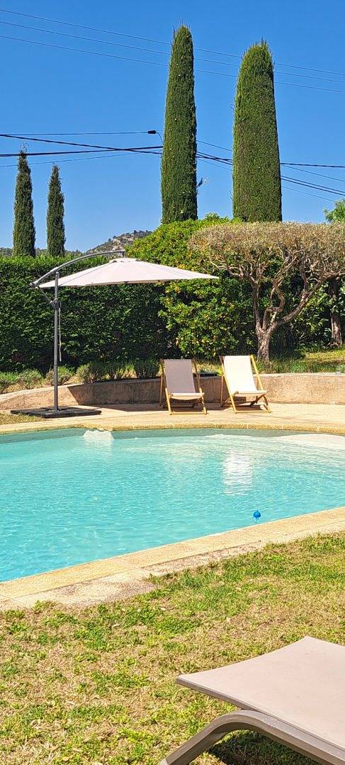 Gîte pour 2 personnes, avec jardin ainsi que piscine et terrasse à Lourmarin - 4