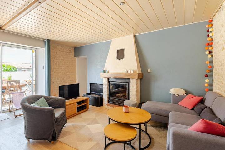 Location de vacances pour 7 personnes, avec piscine ainsi que terrasse et jardin à Lairoux - 4