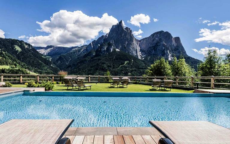Appart’hôtel pour 2 personnes, avec sauna et piscine ainsi que vue et jardin, animaux acceptés