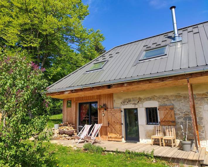 Gîte pour 6 personnes, avec terrasse, animaux acceptés à Les Déserts - 4
