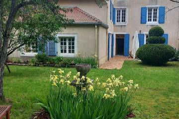 Gîte pour 12 personnes, avec jardin et terrasse, animaux acceptés à Gondrecourt-le-Château