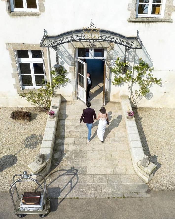 Hôtel pour 2 personnes, avec terrasse ainsi que piscine et jardin, animaux acceptés