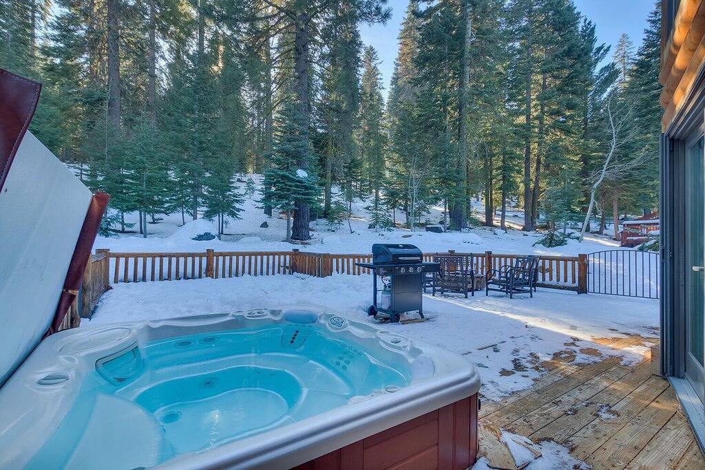 Lodgepole by Tahoe Getaways - Dog Friendly Tahoe Donner 3Br w Hot Tub & Hoa in Truckee, Donner Lake