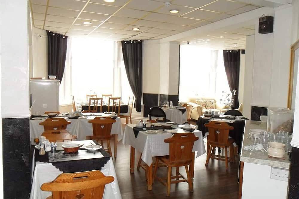 Entire apartment, Family Apartment Wet room Disabled Access at The W in Blackpool Pleasure Beach, North West England