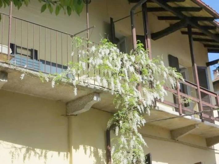 Ferienhaus für 6 Personen, mit Balkon und Terrasse sowie Seeblick