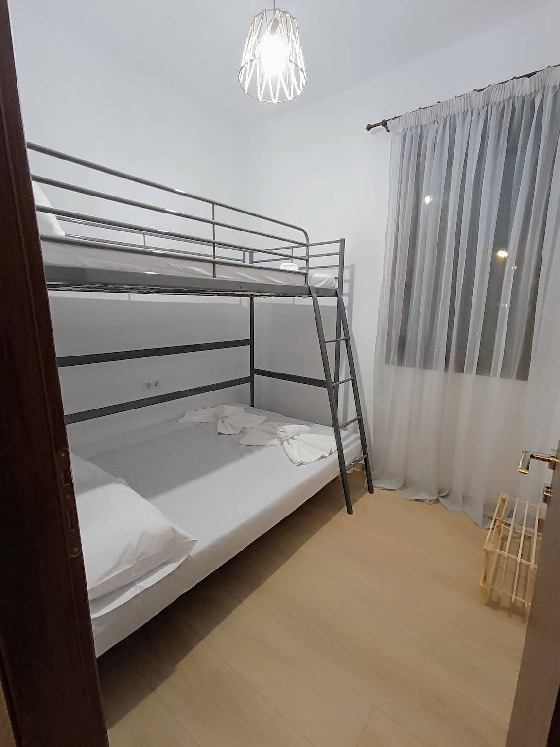 Ganze Wohnung, Ferienwohnung für 7 Personen mit Balkon in Kassandra