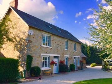 Gîte pour 6 personnes, avec jardin et vue, animaux acceptés à Barenton