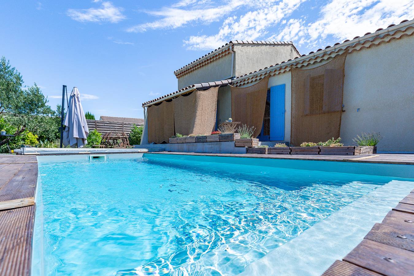 Casa de vacaciones 'Dans La Drôme' con vistas a la montaña, piscina privada y Wi-Fi in Montélimar, Región de Nyons