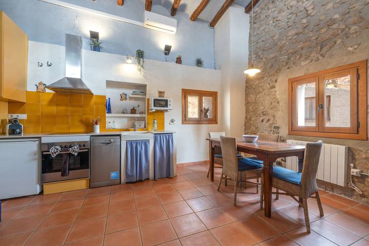 Apartamento 'Cal Capdevila Blau' con vistas a la montaña, Wi-Fi y aire acondicionado in Pira, Provincia de Tarragona