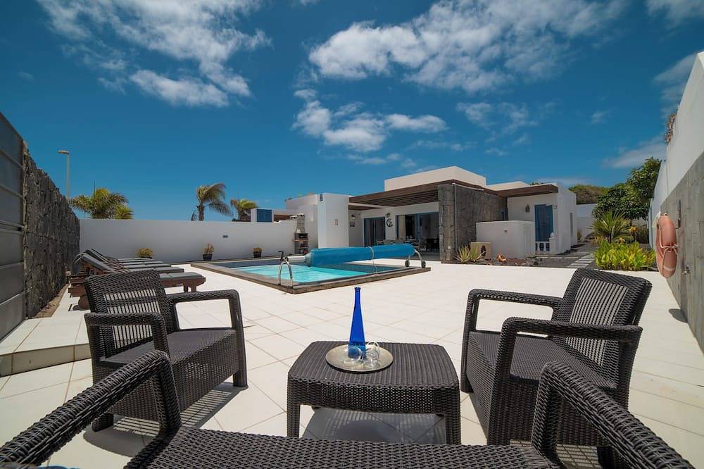 3 Bedroom, 3 Bathroom Villa, with Private Pool, WIFI, Playa Blanca, Lanzarote in Playa Blanca, Yaiza