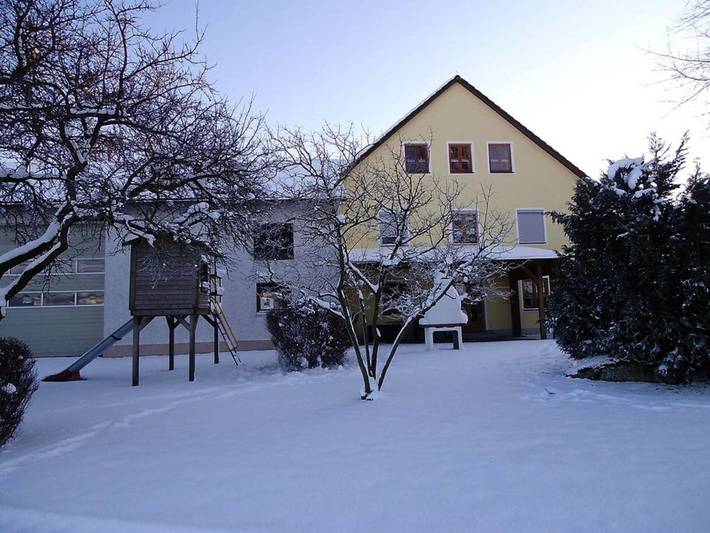Ferienwohnung für 4 Personen, mit Balkon und Terrasse sowie Garten und Ausblick in Plößberg