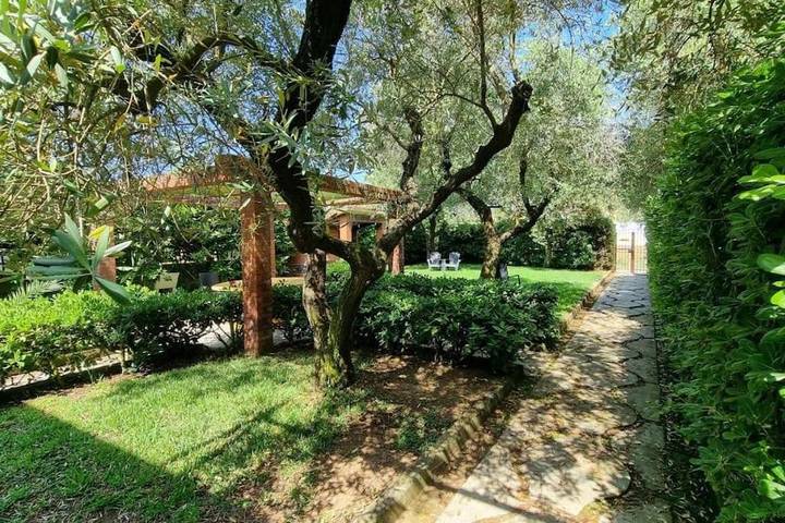 Location de vacances pour 8 personnes, avec jardin et vue, adapté aux familles à Fondi - 3