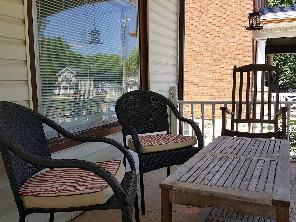 Maple Leaf House - zu Fuß zu den Wasserfällen und der Innenstadt! -Lizensierter Verleih in Niagara Falls, Niagara Fälle