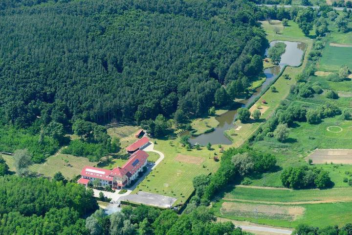 Vakantiepark voor 5 personen, with terras and uitzicht as well as tuin in Hongarije