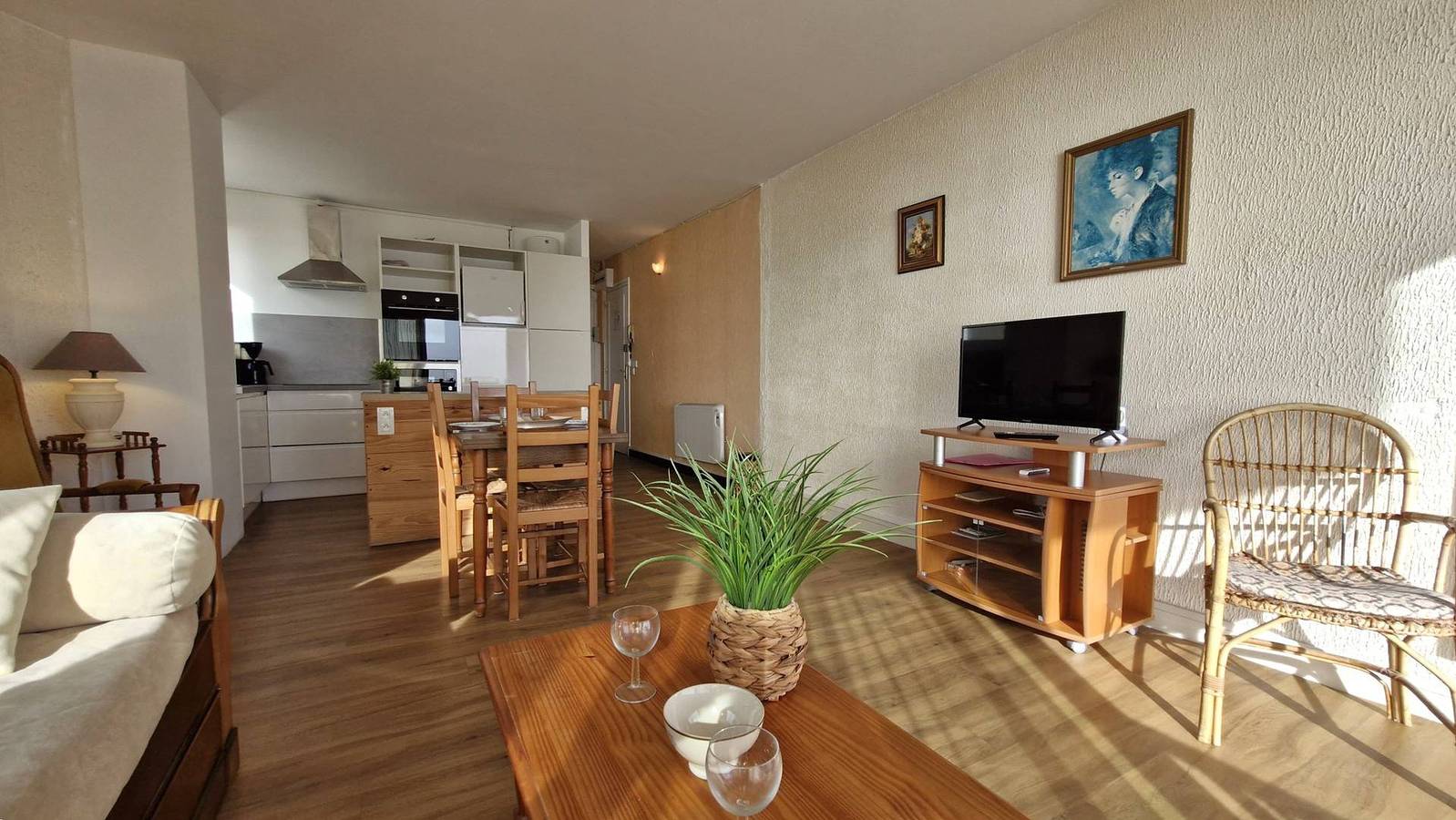 Appartement entier, Royan - Appartement Vue Mer et pieds dans l'eau - Plage de la Grande Conche in Royan, Côte de Beauté