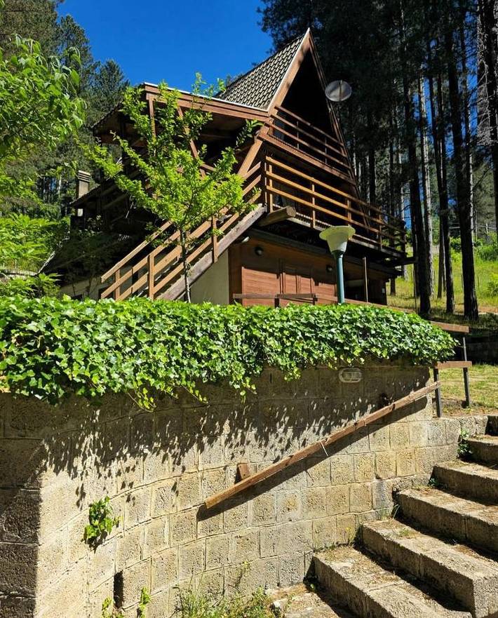 Casa vacanza per 9 persone, con Balcone e Terrazza nonché Giardino e Vista lago in Parco Nazionale della Sila