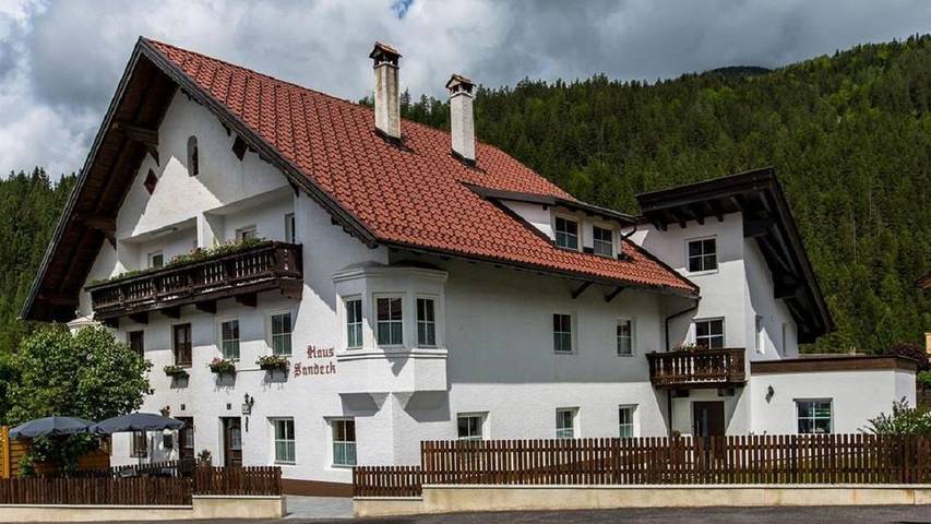 Ferienwohnung für 2 Personen, mit Garten und Terrasse, kinderfreundlich in Ehrwald