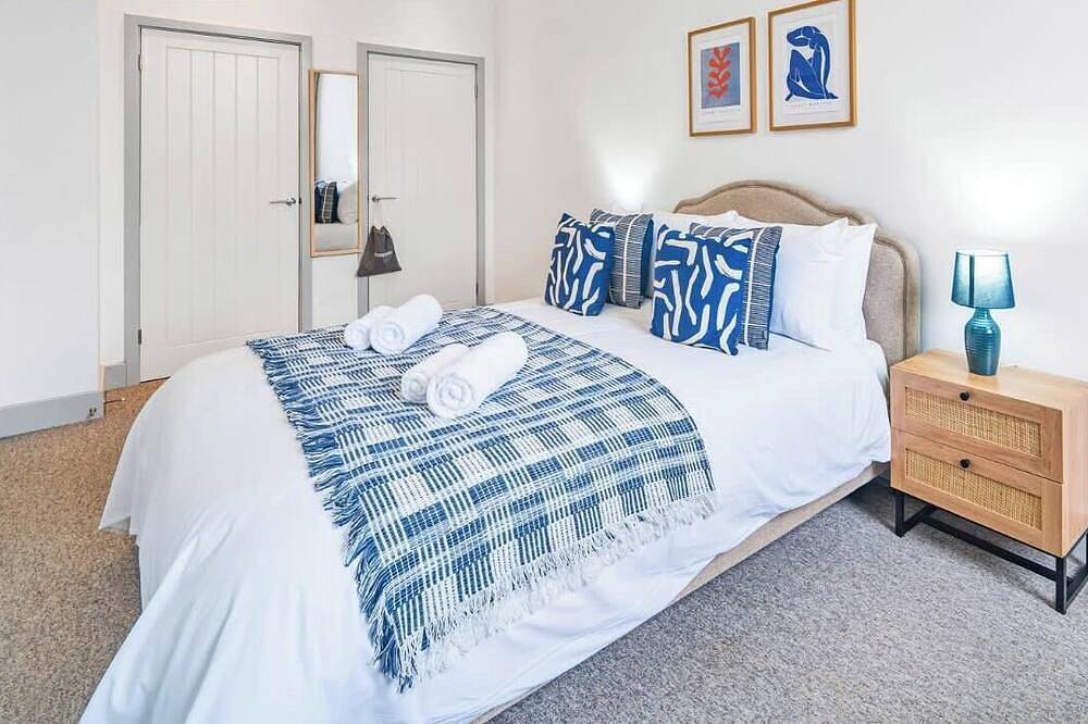 Geheel appartement, Family & Contractor Friendly Stay | Wifi, Parking in Rushmoor, Hampshire