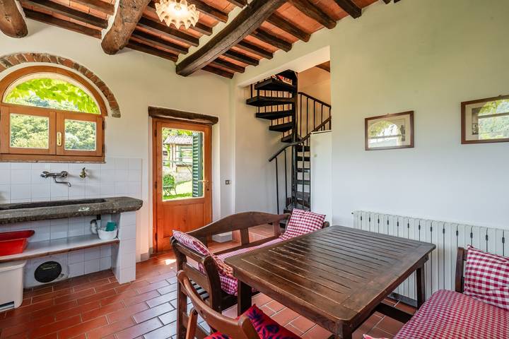 Hel lejlighed, Apartment 'Casa Piccola' with Mountain View, Shared Pool and Wi-Fi in Pescia, Pistoia Provinsen