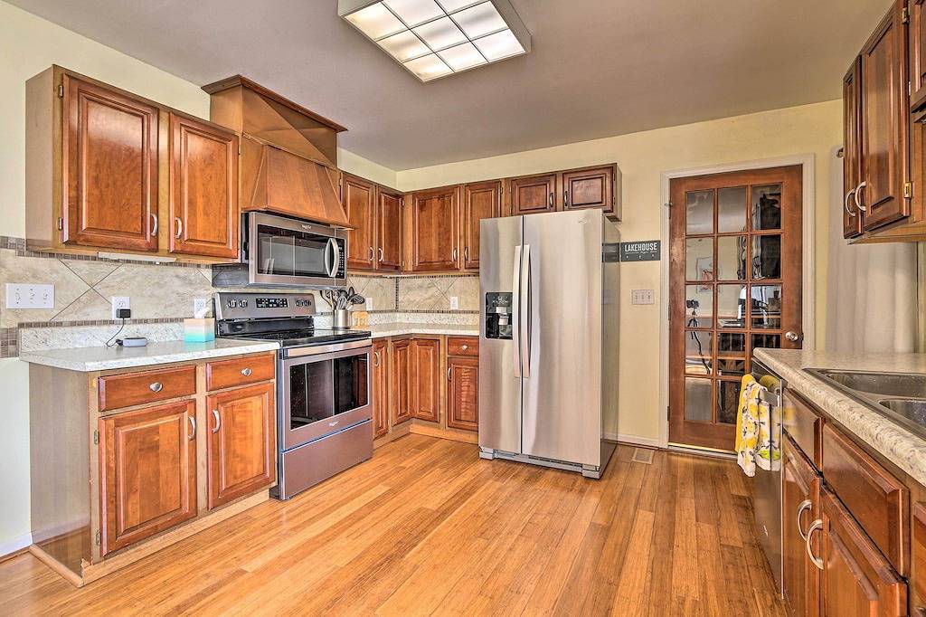 Grill, Yard & Fire Pit: Huntsville Gem w/ Views in Stokes Township, Indian Lake