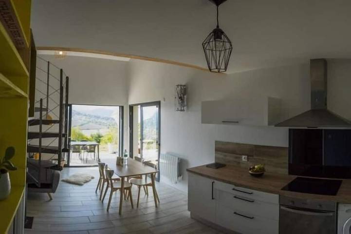 Gîte pour 5 personnes, avec jardin à Veyre-Monton