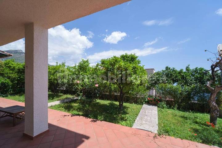 Villa pour 5 personnes, avec piscine ainsi que jardin et vue à Taormina - 2