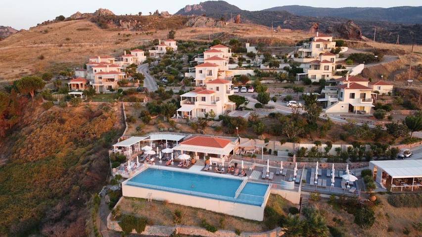Ferienhaus für 2 Personen, mit Pool und Kinderpool sowie Ausblick und Garten in Petra (Griechenland)