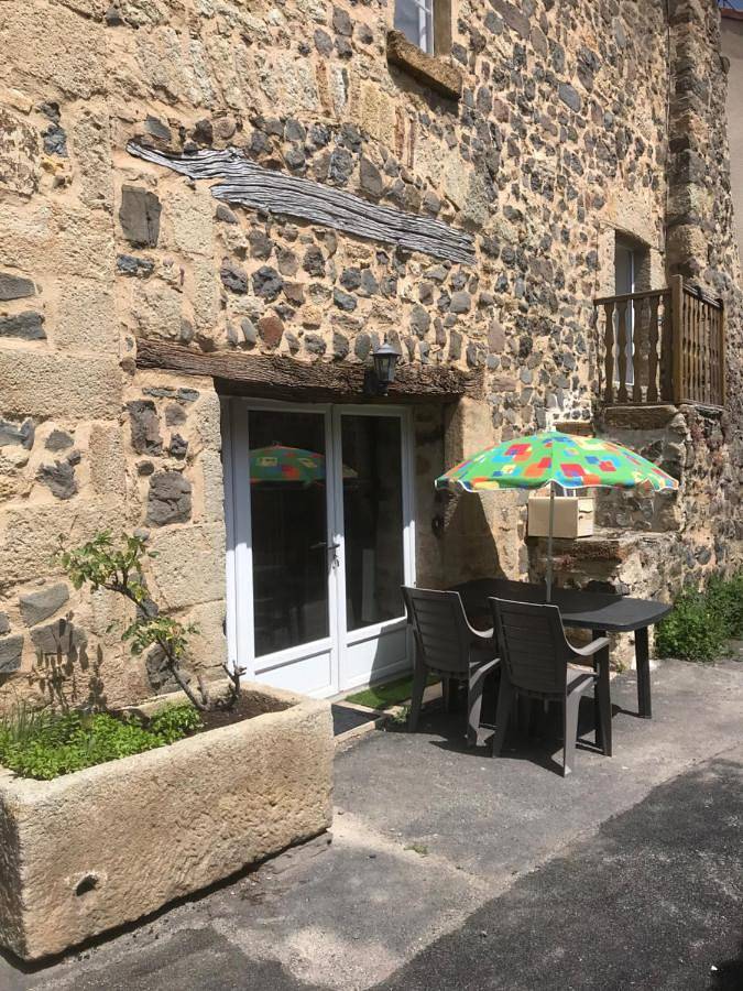 Location de vacances pour 6 personnes, avec vue, animaux acceptés à Yronde-et-Buron