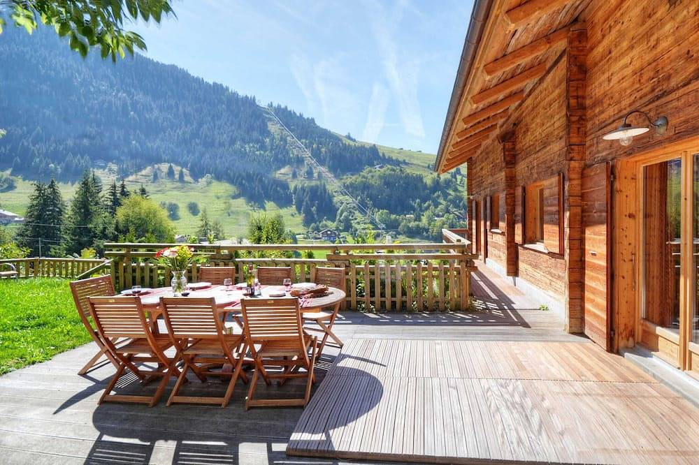 Appartement entier, Terrasse sud, 4 pièces confort, proche pistes et commodités à La Clusaz in La Clusaz, Région d'Annecy