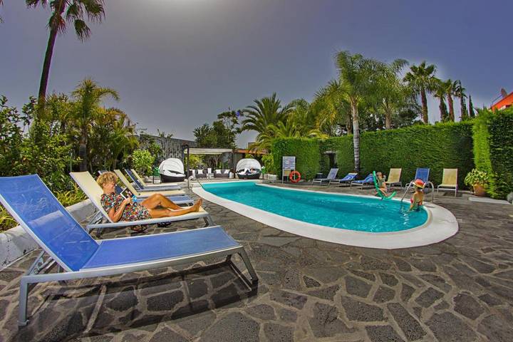 Vakantiepark voor 4 personen, with tuin and uitzicht as well as zwembad in Spanje