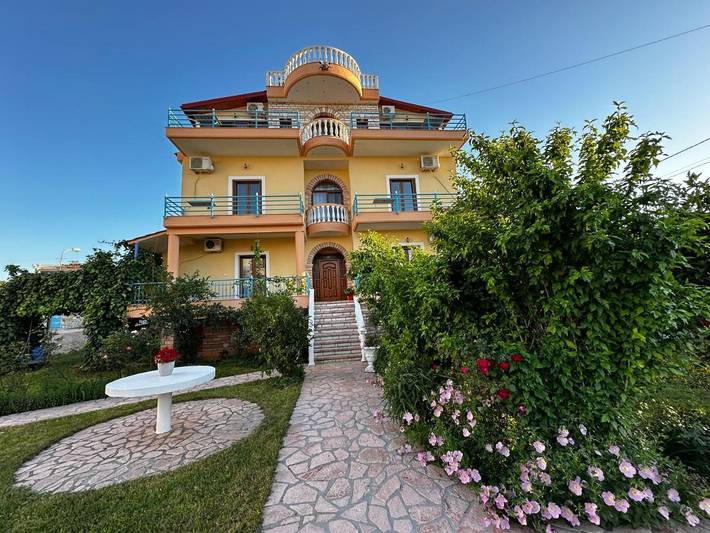 B&b per 4 persone, con Balcone e Terrazza nonché Giardino e Panorama a Ksamil