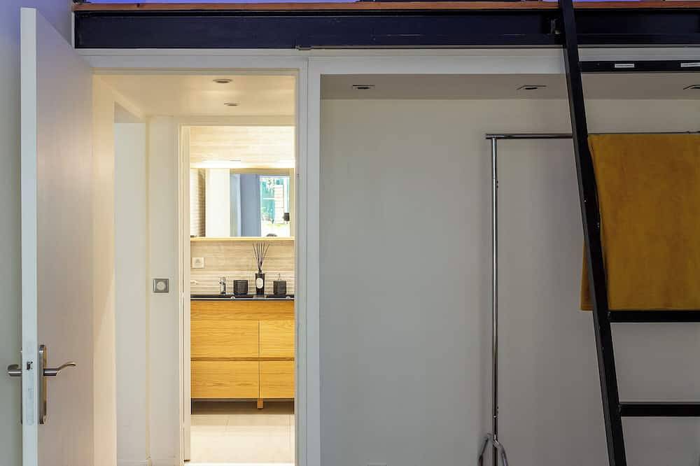 Entire apartment, Quiet and Welcoming Loft Metro Hoche Paris in Pantin, Seine-Saint-Denis