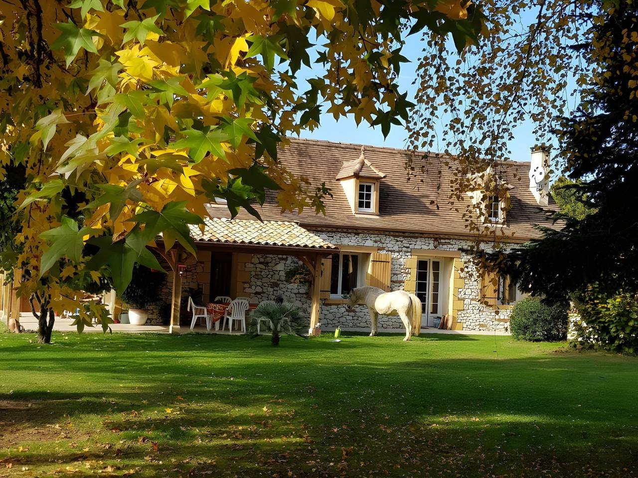 Chambre d’hôtes « Chambre Double Carpediem Bergerac » avec jardin commun, Wi-Fi et climatisation in Prigonrieux, Périgord Pourpre