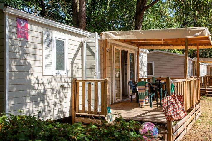 Camping pour 5 personnes, avec Terrasse