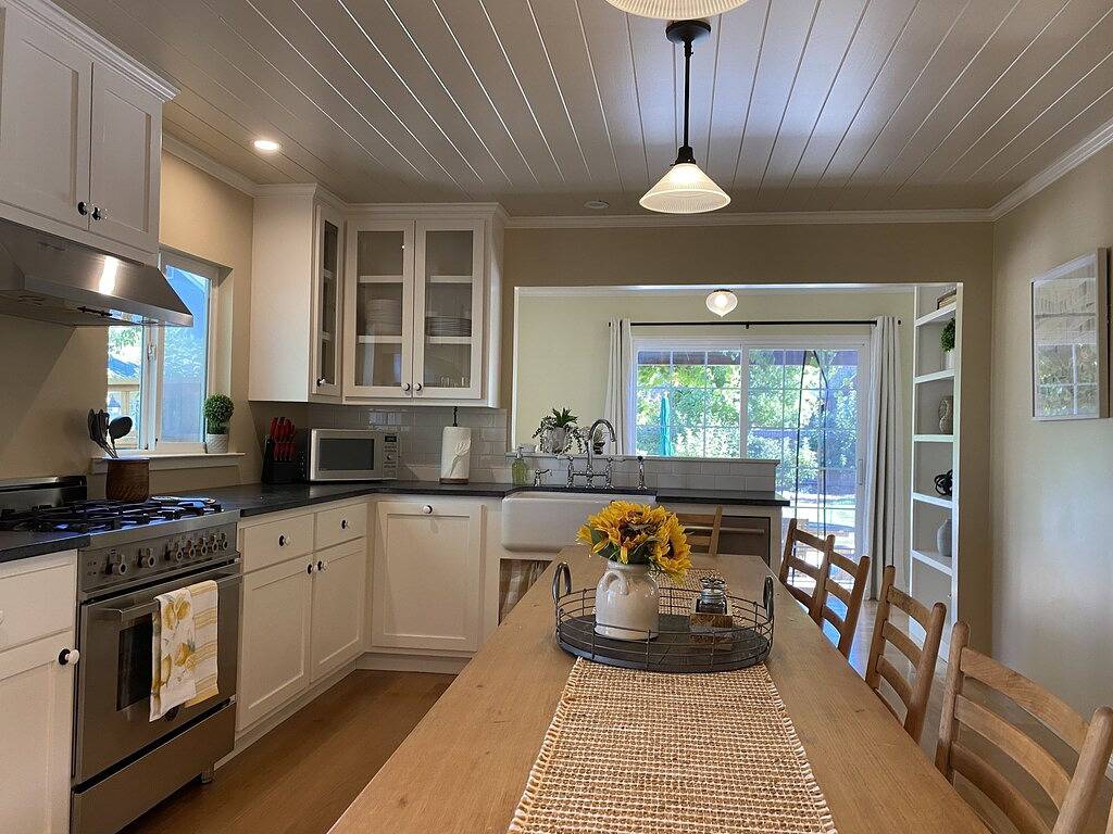 Charming Newcomb Cottage Downtown Sonoma in Sonoma, California North Coast