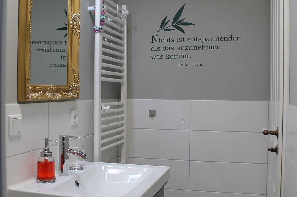 Ganze Wohnung, Friendly Home - Appartement \"Grow\" - Köln - Messe - Bonn - Phantasialand in Bornheim/Brenig, Bornheim