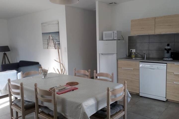 Location de vacances pour 4 personnes, avec jardin et terrasse dans Vert Bois