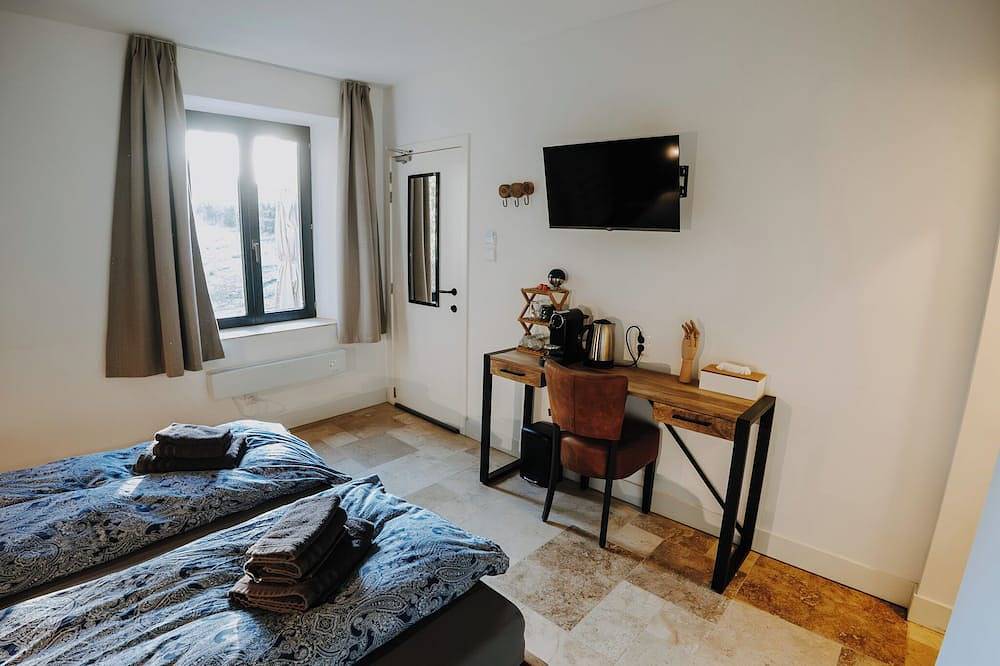Hond vriendelijke vakantiewoning, gelegen in de bossen van beauraing. in Beauraing, Regio Namur