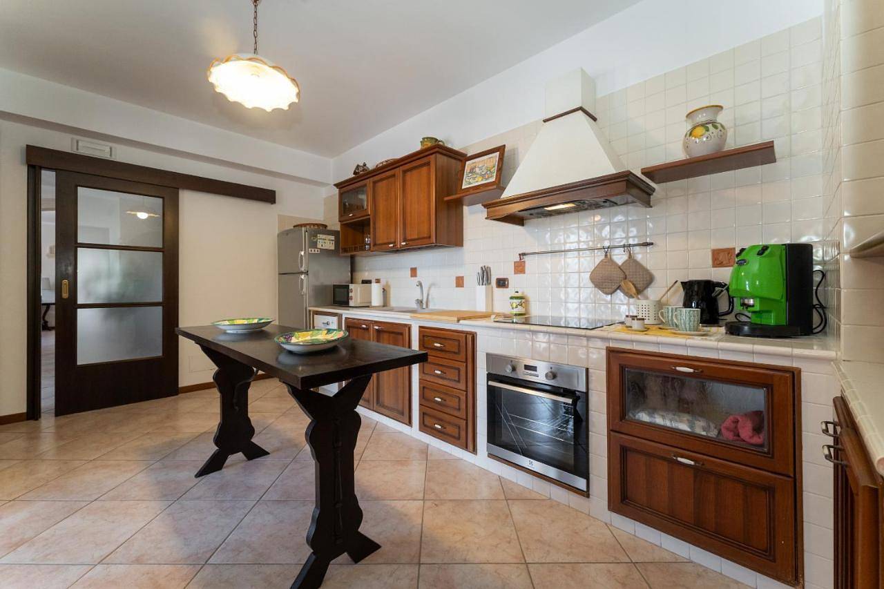 Villa Sole d'Oro - Pool, Garden, and Sea View in San Gregorio di Catania, Catania e dintorni