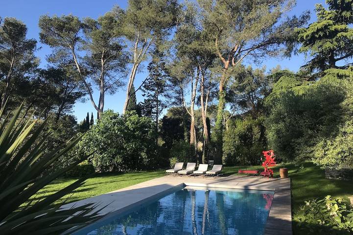 Location de vacances pour 24 personnes, avec Jacuzzi et Terrasse ainsi que Jardin et Sauna à Assas (Hérault)
