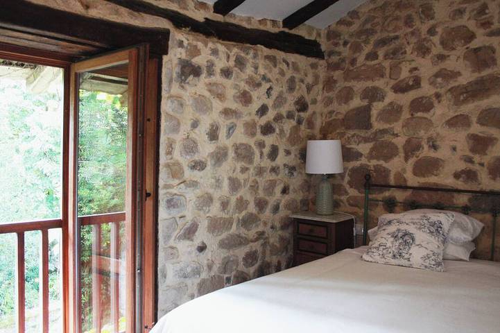 Charmantes Ferienhaus auf dem Landsitz Palacio de Hualle, wenige Minuten von den Stränden entfernt, in der Nähe von Comillas in Treceño, Valdáliga