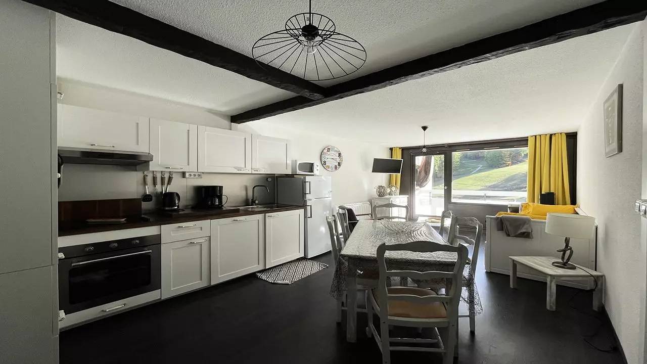 Appartement entier, P907 - Appt T2/Coin montagne - 6 personnes - Centre station in Puy-Saint-Vincent, Parc national des Écrins