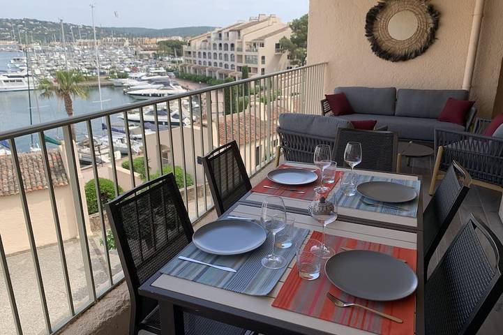 Ferienwohnung für 4 Personen, mit Terrasse und Pool in Cogolin