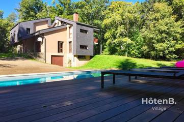 Location de vacances pour 12 personnes, avec jardin et piscine à Feytiat