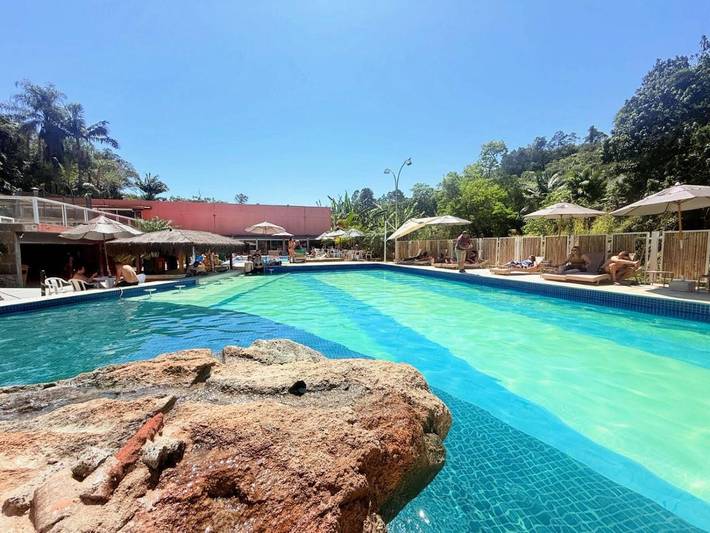 Pousadas para 2 pessoas, com jacuzzi e piscina e ainda sauna and jardim em Embu das Artes