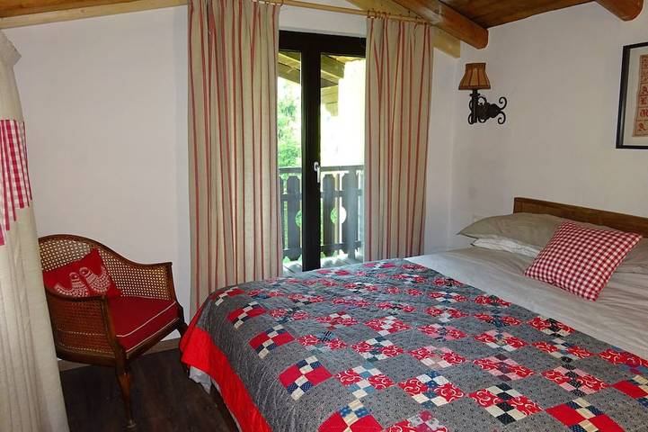 Luxueux chalet de 5 chambres, 3 salles de bain à flanc de colline avec vue sur la frontière italienne. in Alpes de Gailtal, Sankt Stefan im Gailtal