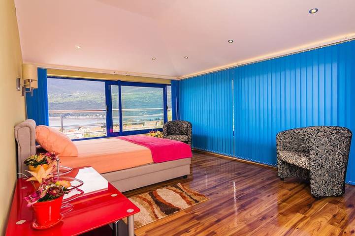 Villa avec piscine Djenovici in Đenovići, Bay of Kotor
